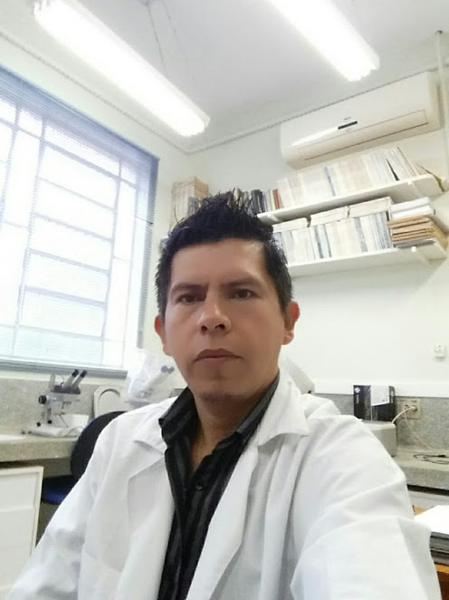 Docente de Unicauca gana premio por identificación de alcaloides en planta ornamental que pueden contribuir al tratamiento del Alzheimer