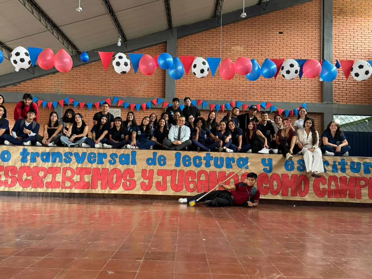 “Leemos, Escribimos y Jugamos como Campeones”